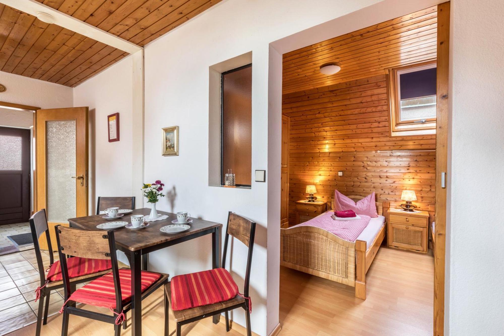 Apartmenthaus Ferienwohnungen Sila 바인슈타트 외부 사진