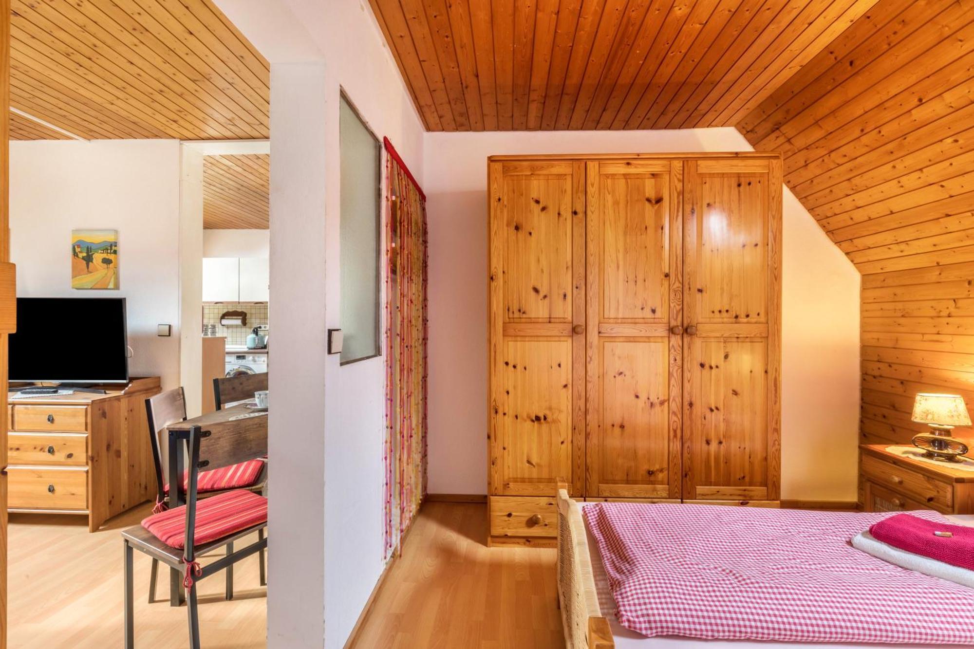 Apartmenthaus Ferienwohnungen Sila 바인슈타트 외부 사진