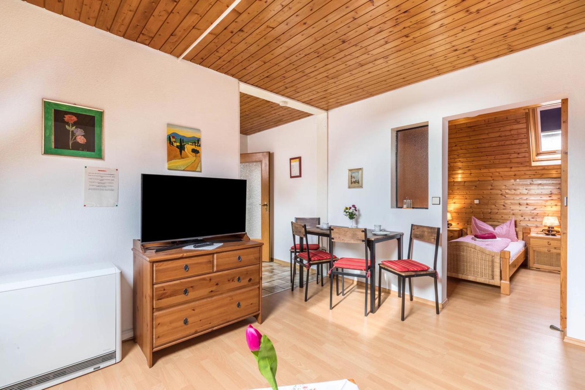 Apartmenthaus Ferienwohnungen Sila 바인슈타트 외부 사진